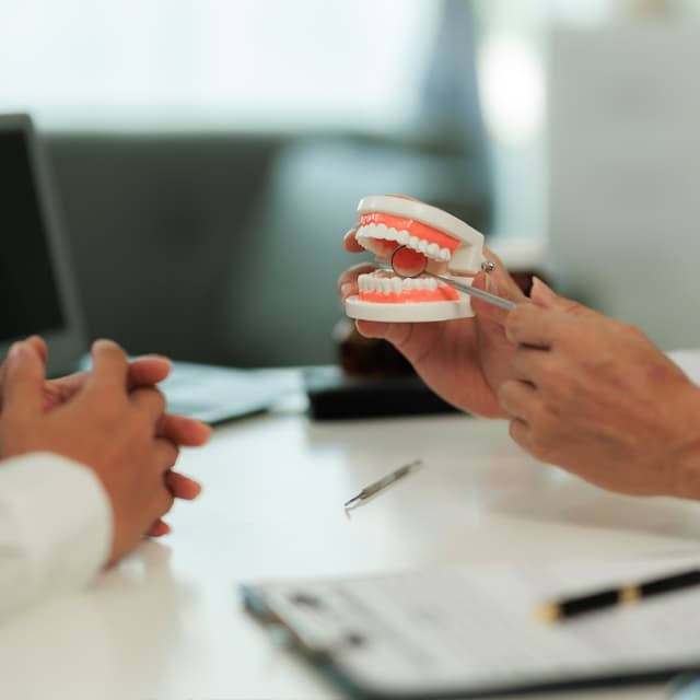 Contactar con la Clínica Dental Castro Fernández